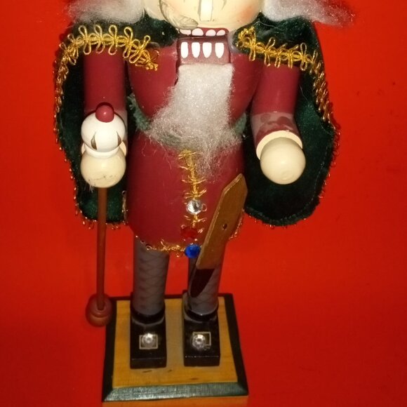 LOT OF 2 COLORFUL VINTAGE WOODEN CHRISTMAS KINGS NUTCRACKERS - Picture 6 of 13